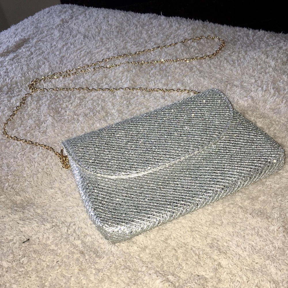 MOVING SALE 💸 Metallic Silver Purse